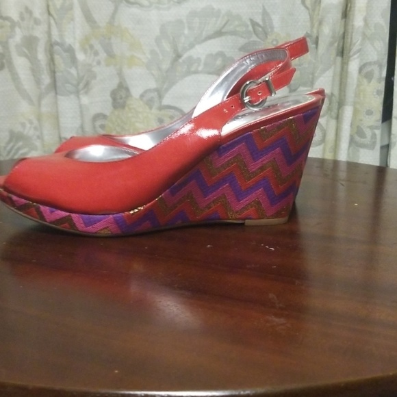 Shoes - Picture 2 of 4